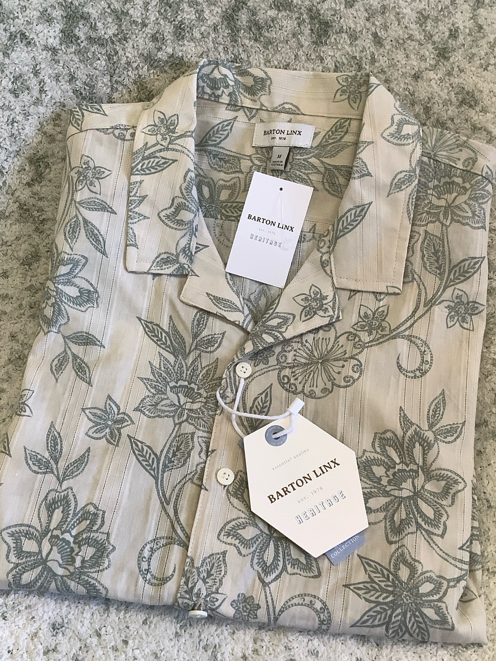 Barton Linx Heritage Mens Tropical Floral Short Sleeve Dress Shirt NWT Size Med.